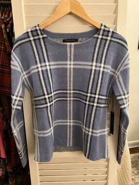 Cozy Blue and White Fitted Sweater